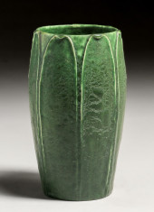 GRUEBY FAIENCE MATTE GREEN VAS