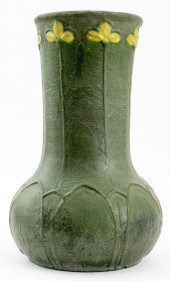 GRUEBY POTTERY MATTE GREEN VAS