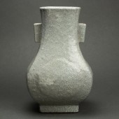 GUAN TYPE ARROW VASE Guan type