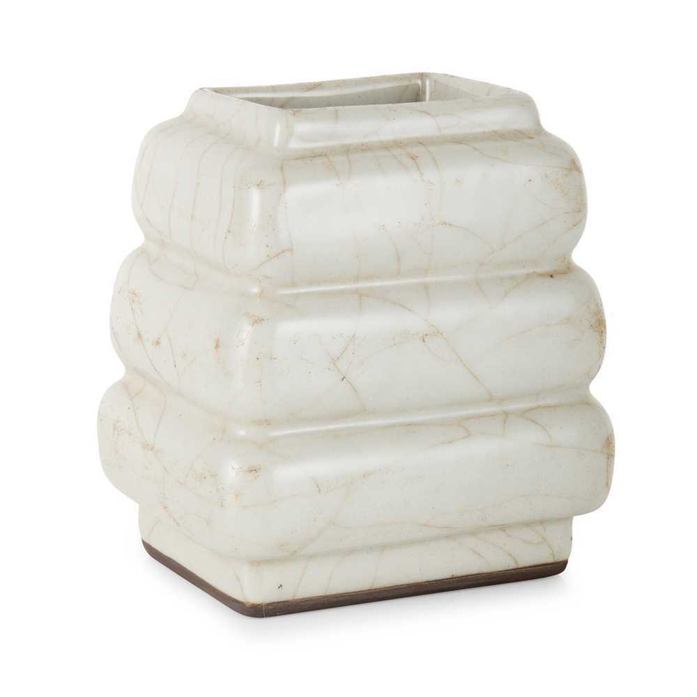 GUAN-TYPE GLAZED THREE-TIERED