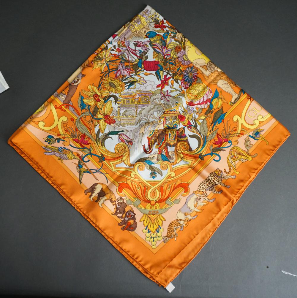 GUCCI CONTINENTS SILK SCARFGucci