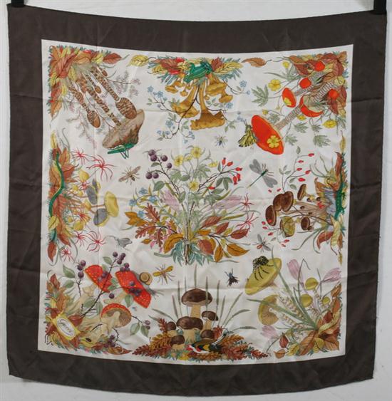 GUCCI SILK SCARF Gucci logo; V