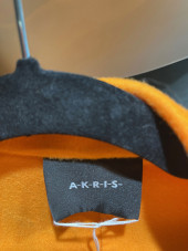 H 876 AKRIS ORANGE COLLARED DU