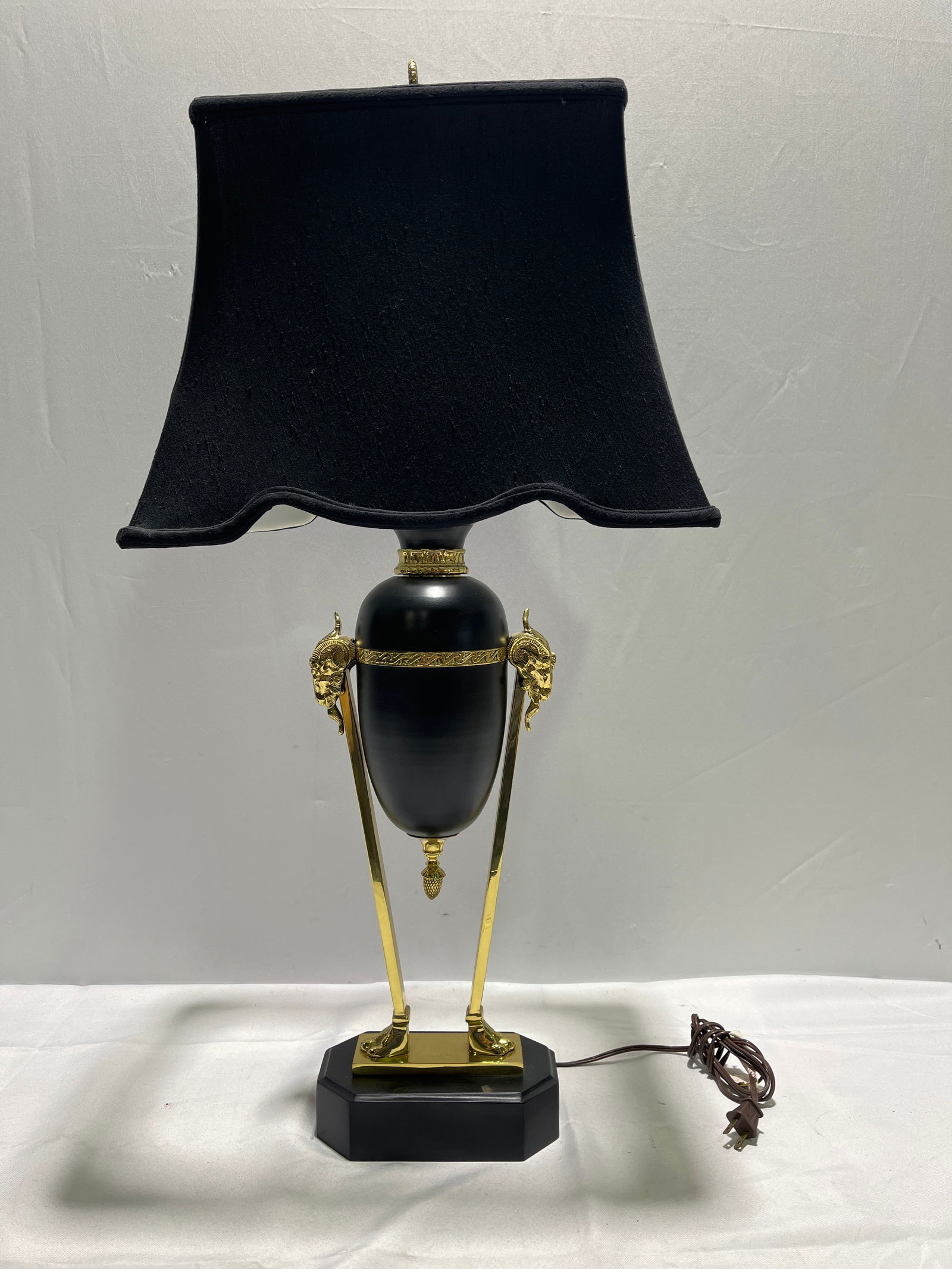 H1132 RAM'S HEAD LAMPTable lamp: