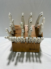H1136 WHITE CUTCO KNIVES WITH