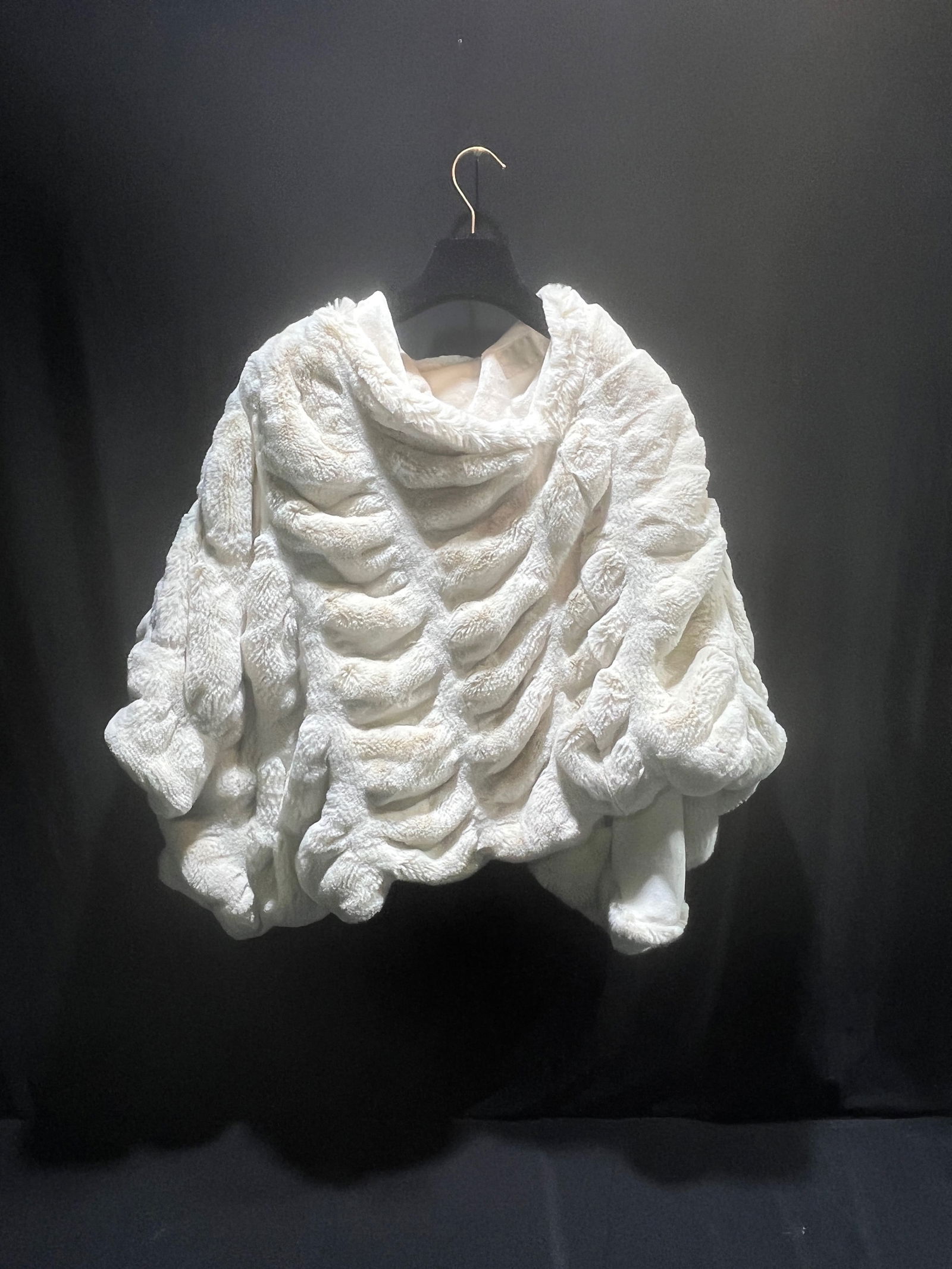 H1209 IVORY FAUX FUR PONCHOIvory