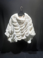 H1209 IVORY FAUX FUR PONCHO<br