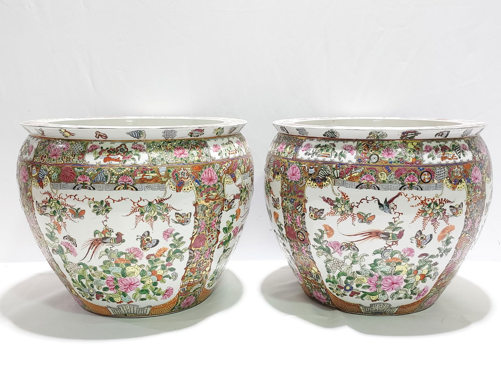 H124 2 ROSE MEDALLION FISH BOWL