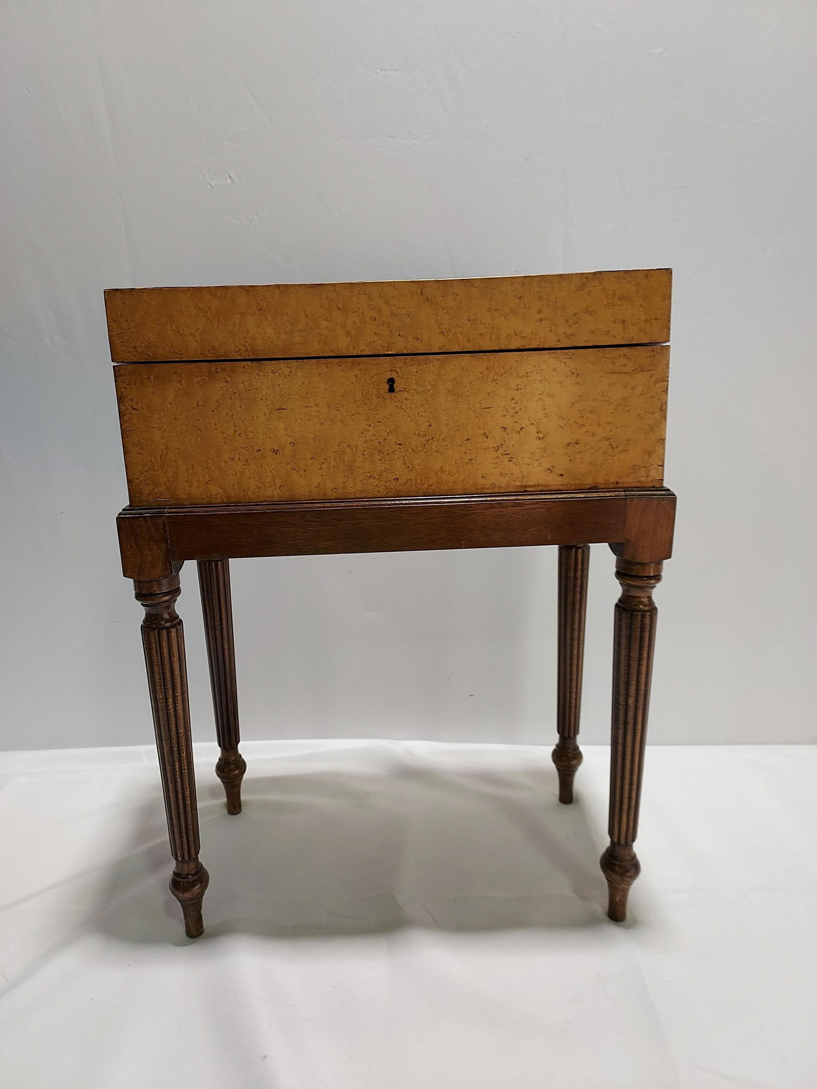 H13 WRITING DESK ON STANDWriting