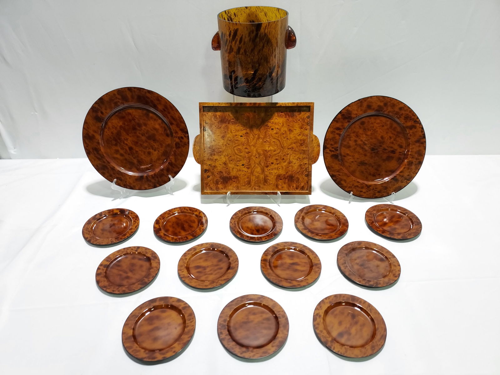 H149 NANCY CALHOUN LACQUER WARE,