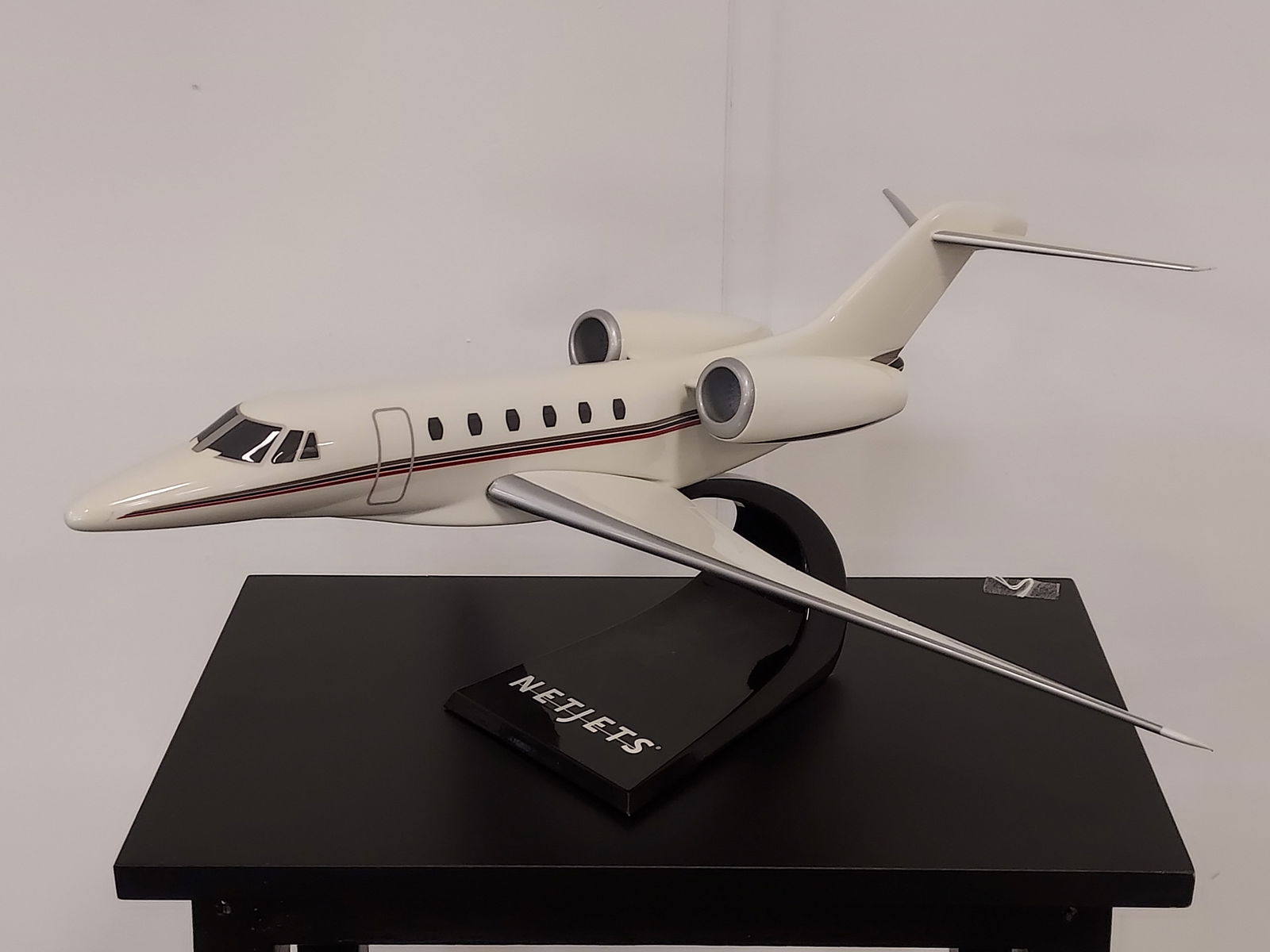 H1496 NETJETS CESSNA MODEL PLANE