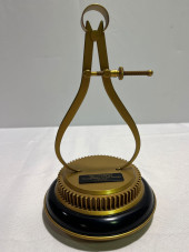 H1527 MOTOR TREND TROPHY CAR O