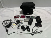H1572 6 VINTAGE DIGITAL CAMERA