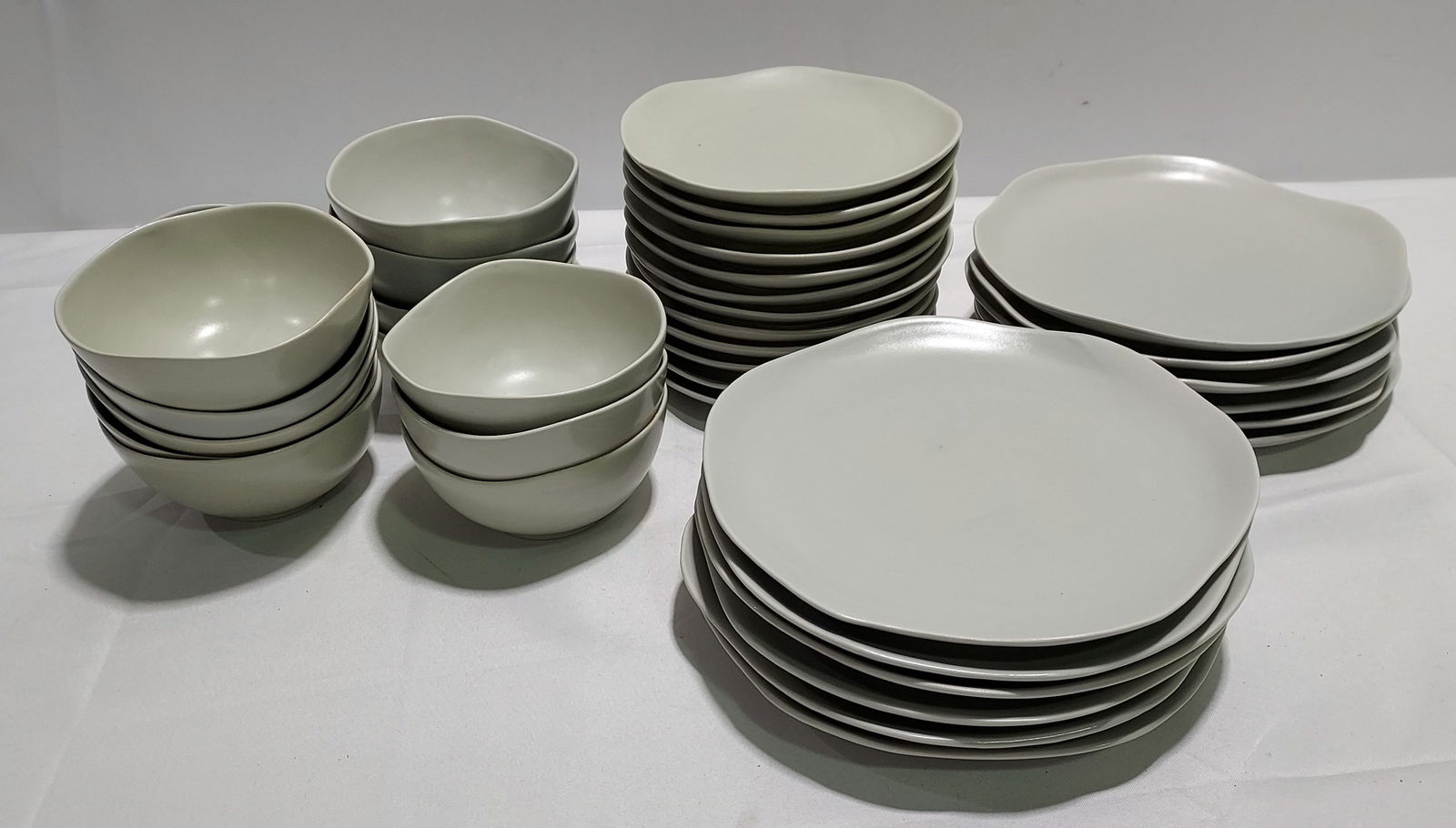 H1583 36 PC VANCE KITIRA CERAMIC