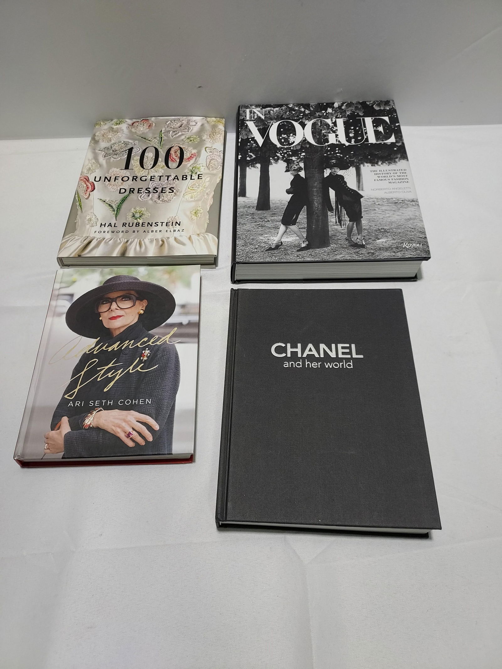 H1588 4 BOOKS - HISTORY AND