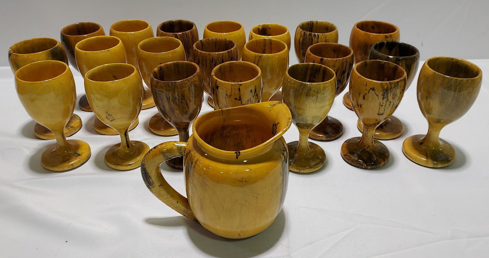 H2052 BLOND / BLACK WOOD GOBLETS