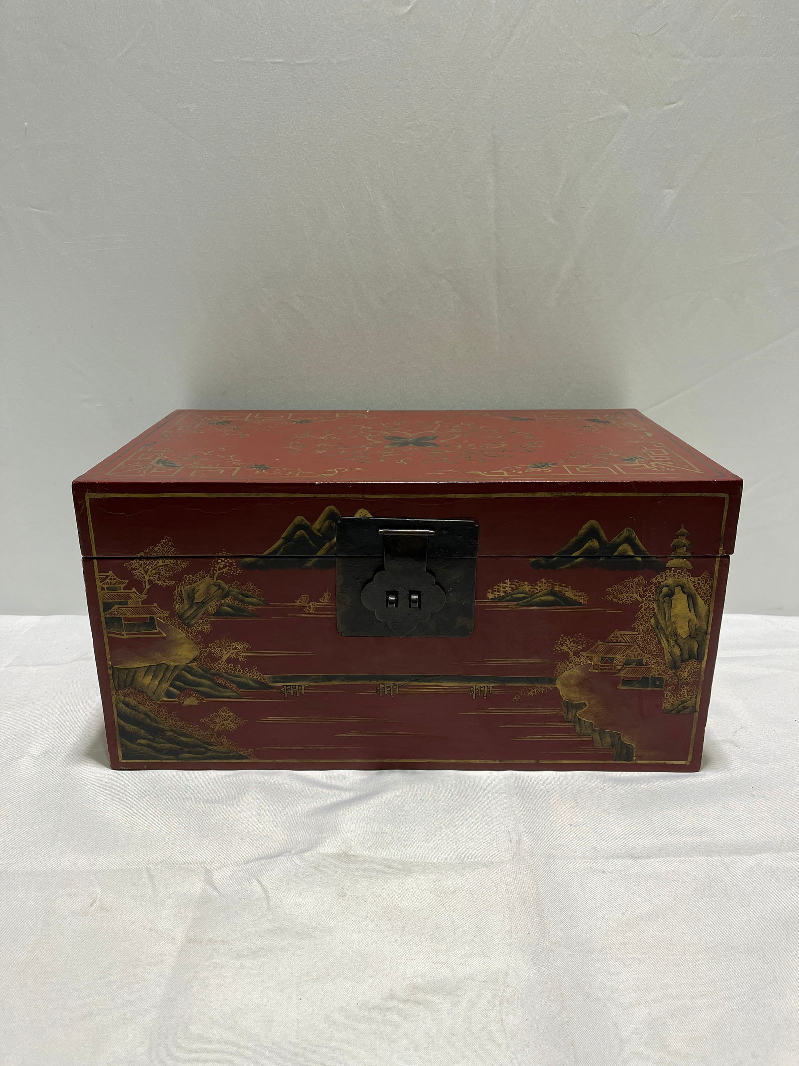 H305 ASIAN RED LACQUERED WOOD