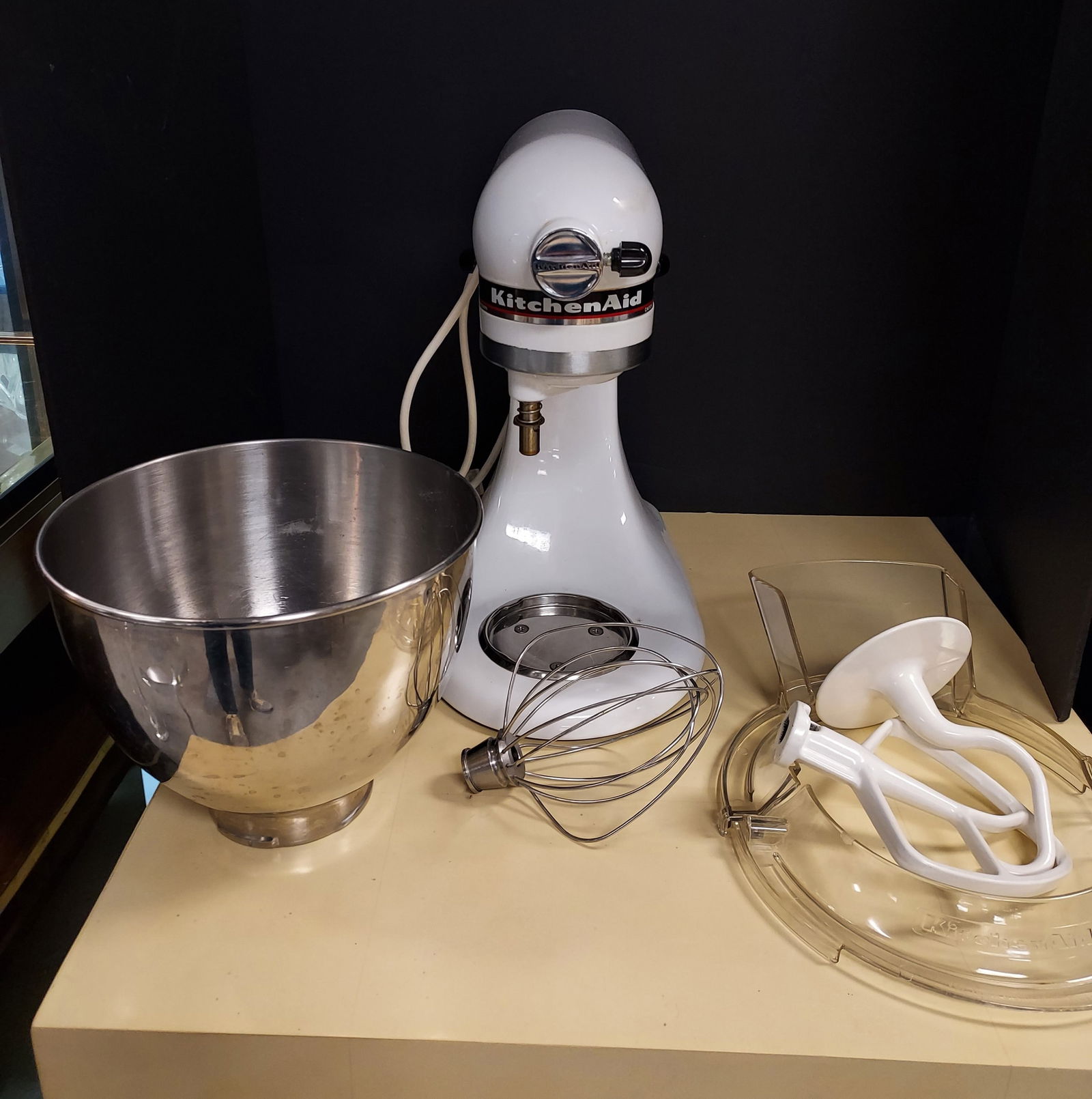 H344/346 KITCHENAID WHITE MIXER & A