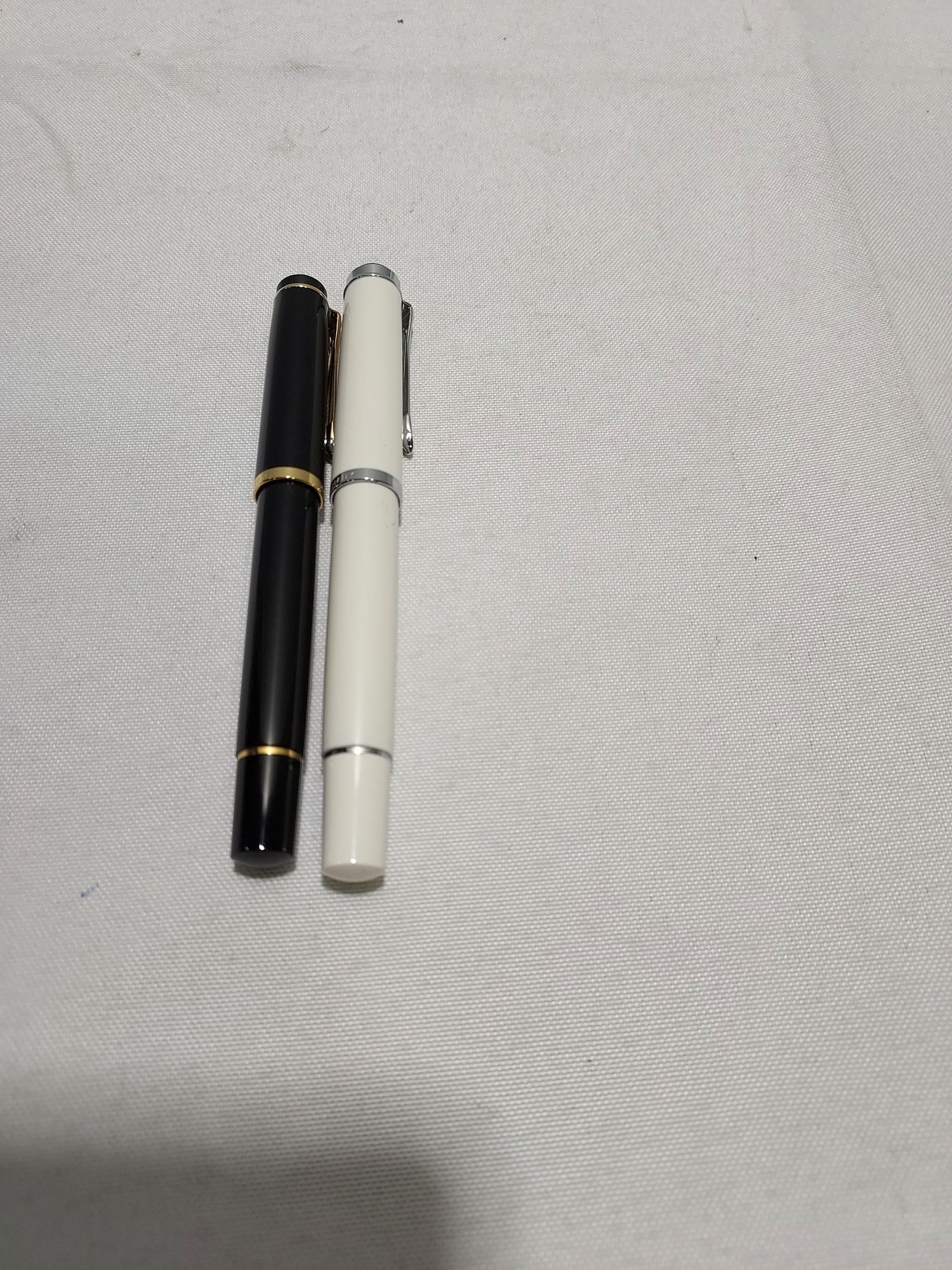 H368 2 PELIKAN FOUNTAIN PENS2