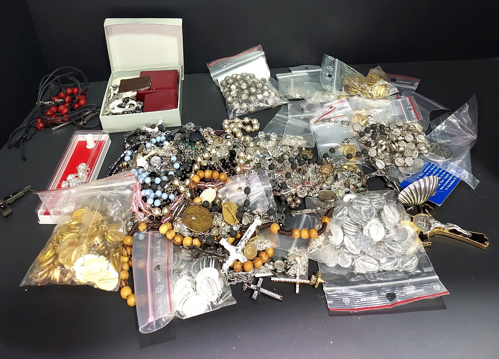 H537 200 PCS RELIGIOUS JEWELRY &