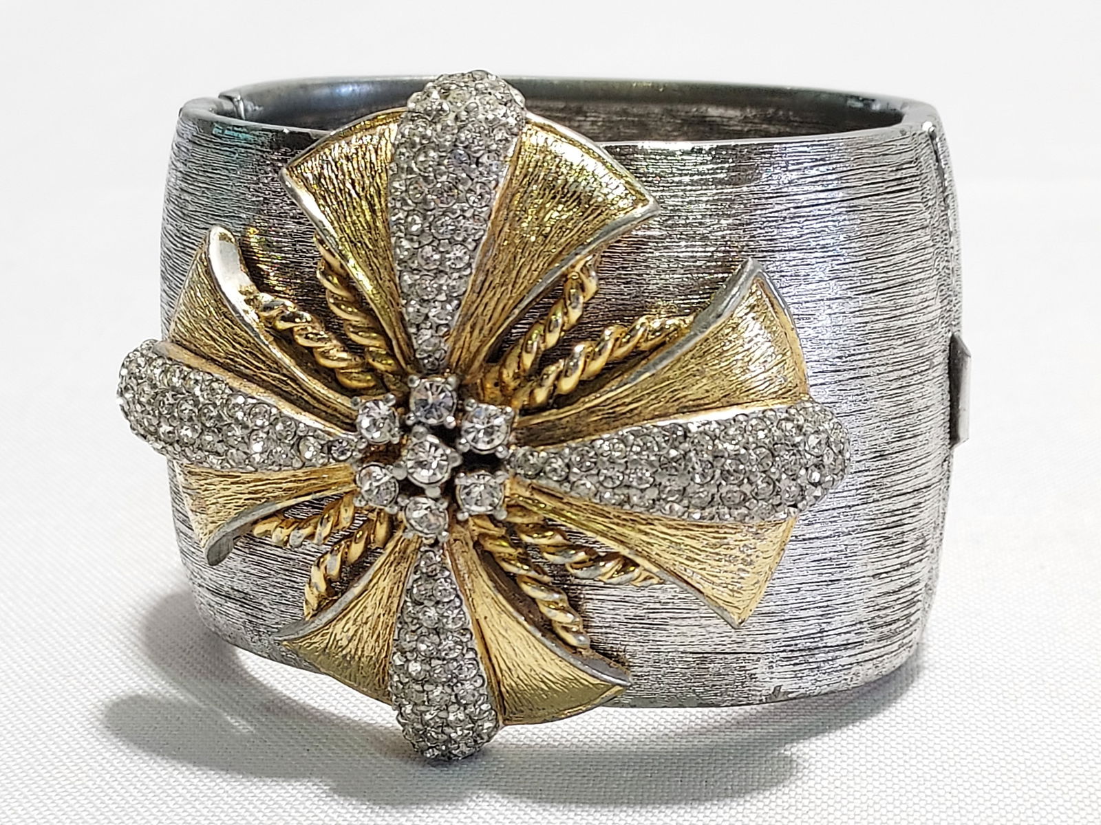 H544 CINER SILVER TONE CUFF