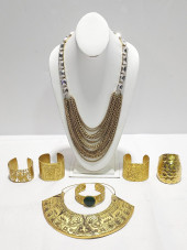 H589 7 PC UNSIGNED GOLD TONE C