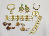 H590 8 PCS COSTUME JEWELRY, SI