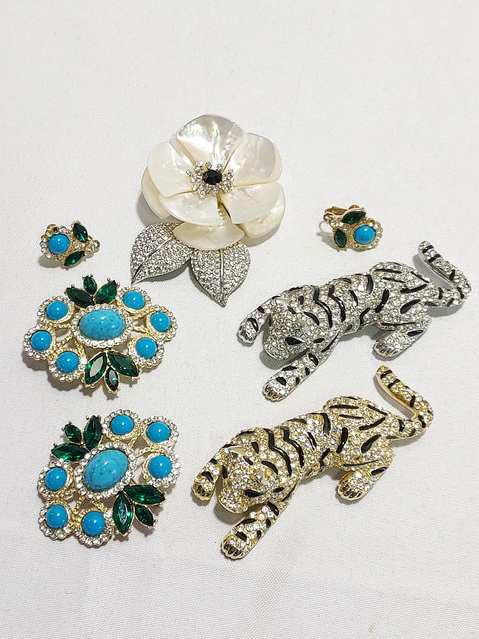 H594 4 PC COSTUME JEWELRY4 pc