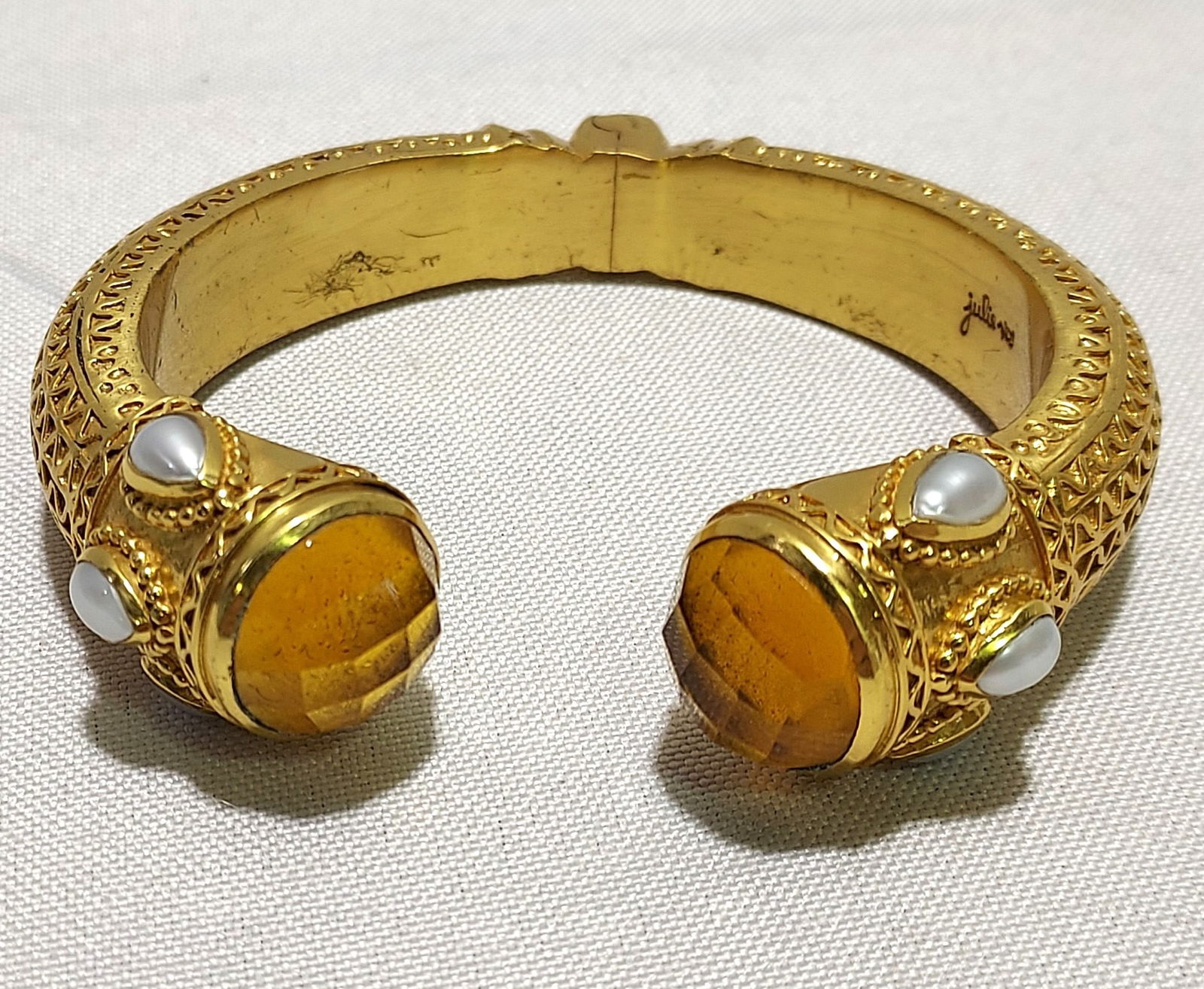 H642 JULIE VOS GOLD TONED CUFF