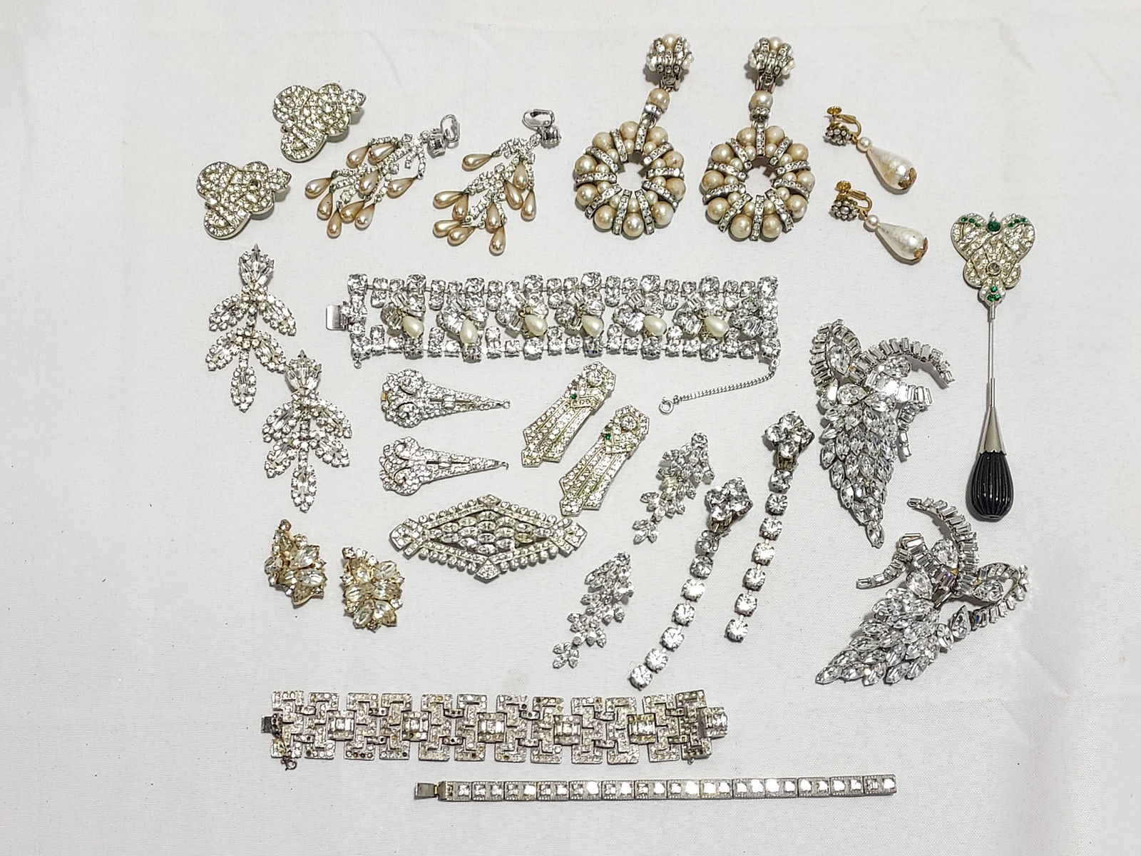 H651 16 PC VINTAGE RHINESTONE