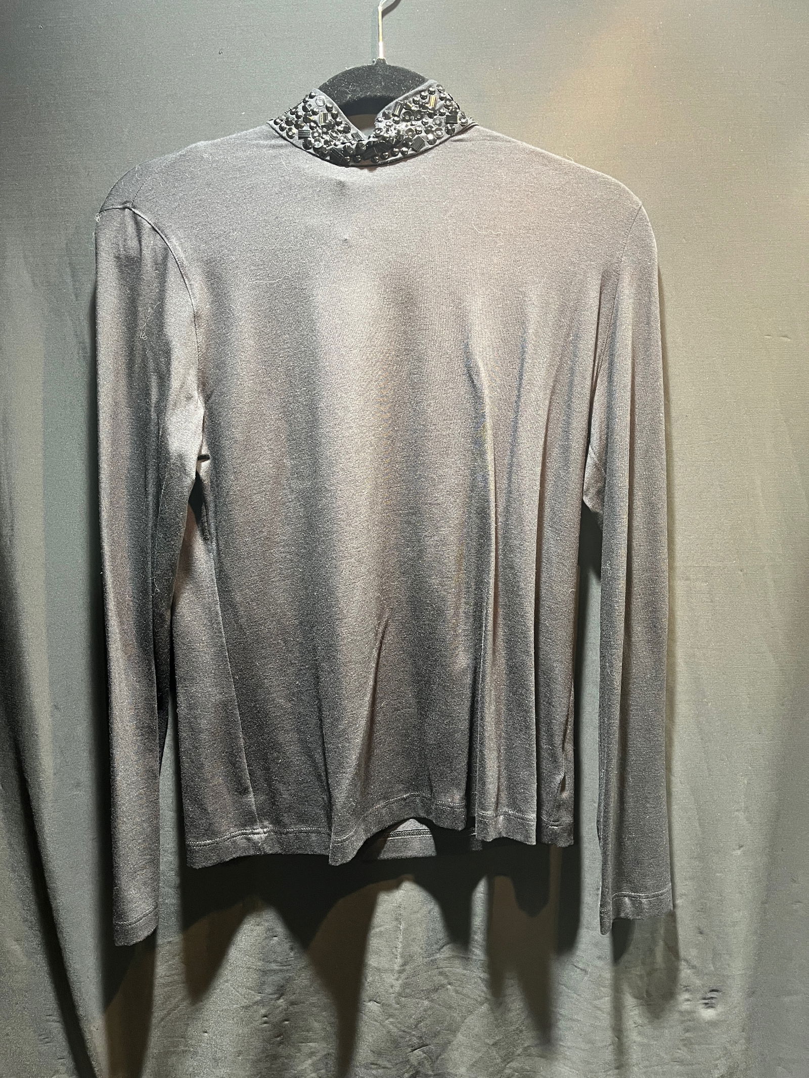 H888 AKRIS BLACK LONG SLEEVE
