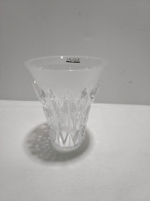 H915 LALIQUE FEUILLES VASE.<br