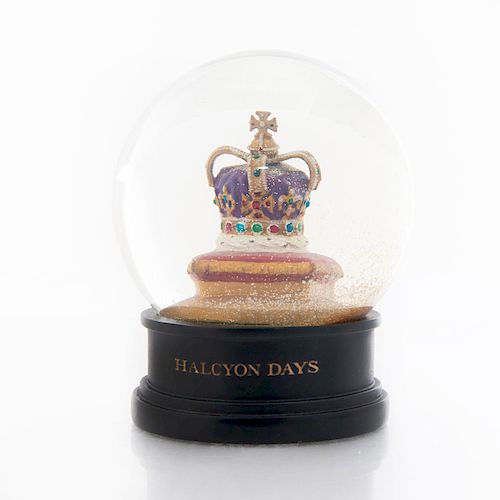HALCYON DAYS CROWN SNOW GLOBEGlass;