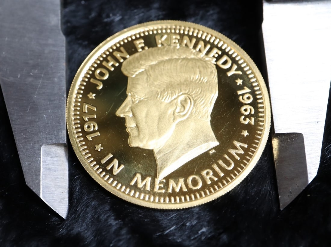 HALF OUNCE FINE GOLD COIN, J.F.K.