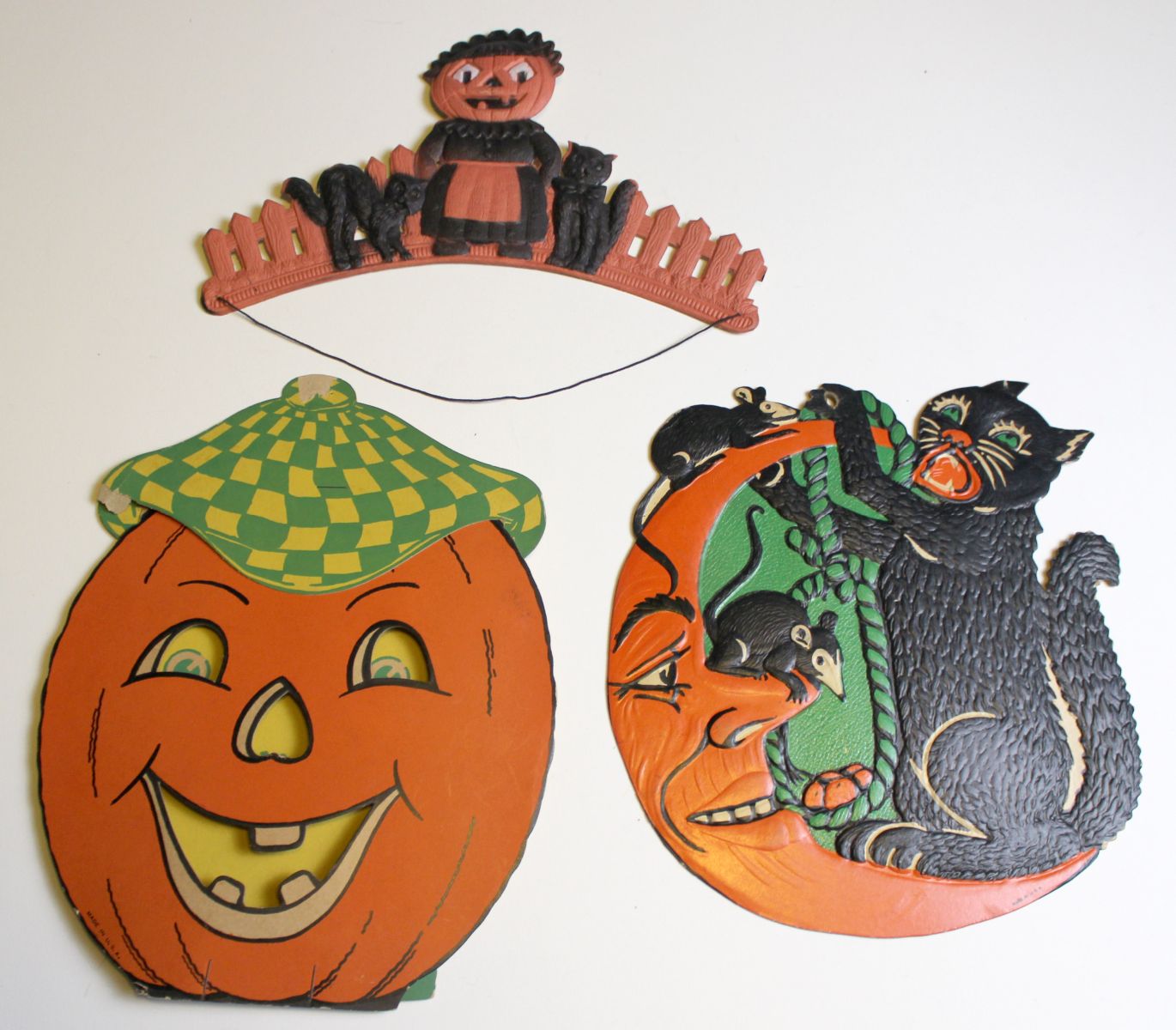 HALLOWEEN DIE-CUTS INCLUDING ONE