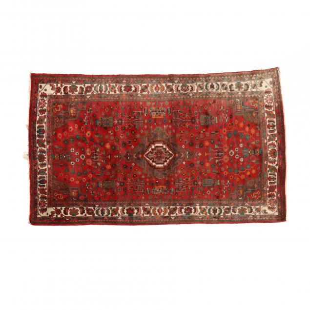 HAMADAN AREA RUG The center