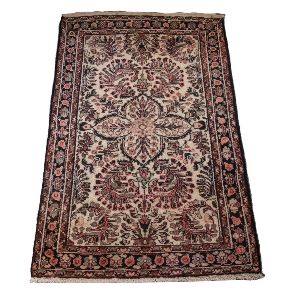 HAMADAN RUG (3'5" X 5'4") Hamadan