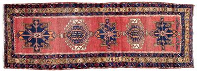 Hamadan runner, five central