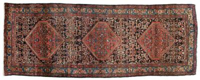 Hamadan runner, three serrated
