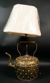 HAMMERED BRASS TEAPOT LAMPHoll