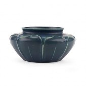 HAMPSHIRE POTTERY ARTS & CRAFT