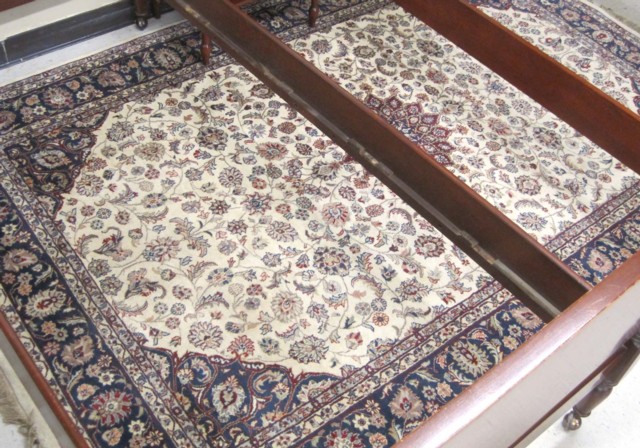 HAND KNOTTED ORIENTAL CARPET