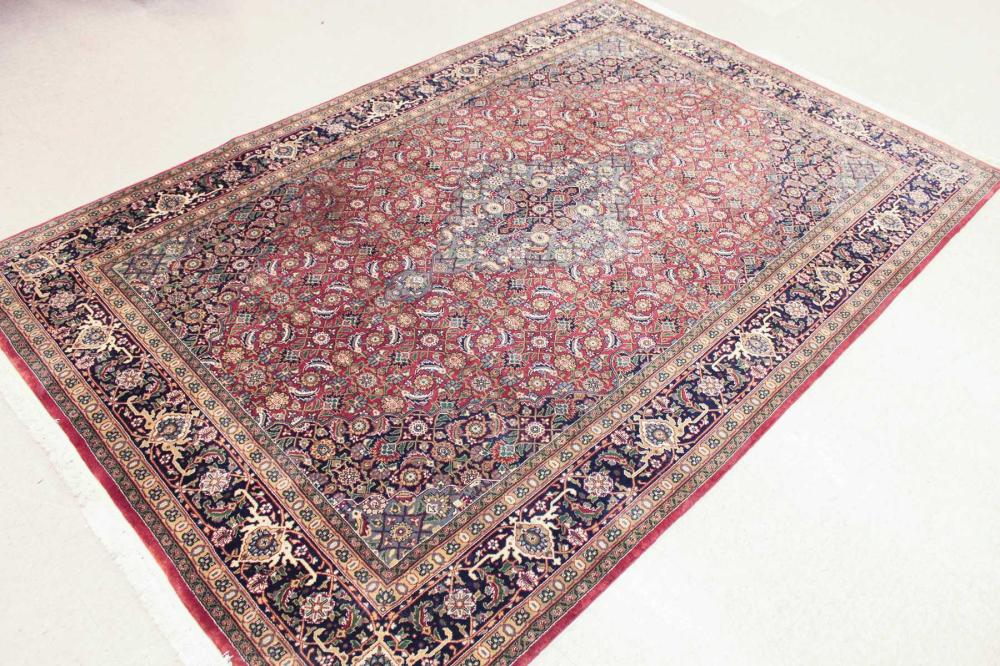 HAND KNOTTED ORIENTAL CARPET,