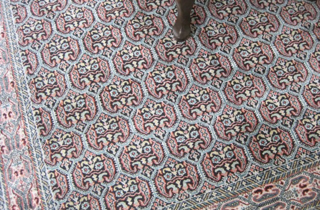 HAND KNOTTED ORIENTAL CARPET