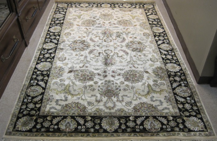 HAND KNOTTED ORIENTAL CARPET