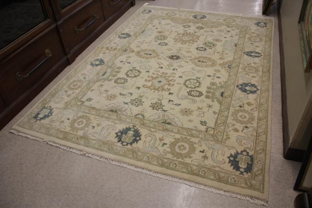 HAND KNOTTED ORIENTAL CARPETHAND