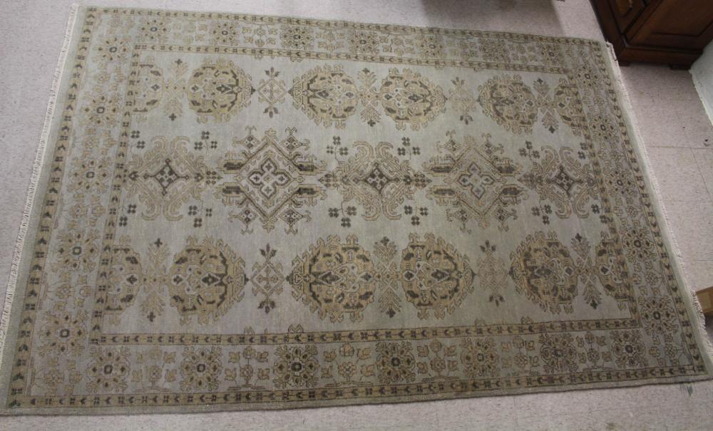 HAND KNOTTED ORIENTAL CARPETHAND