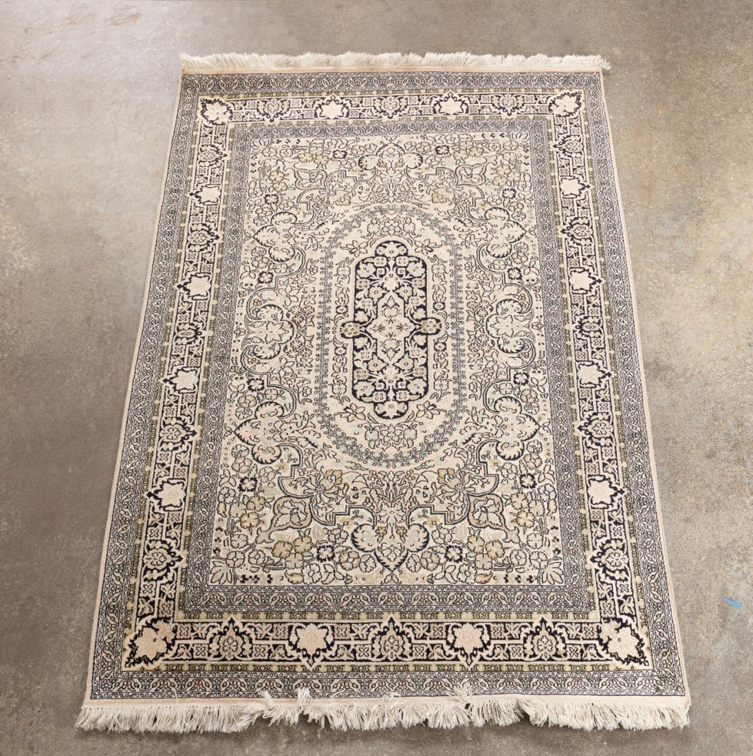 HAND KNOTTED SILK ON SILK