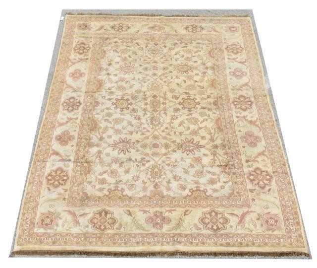 HAND-TIED INDIAN AGRA RUG, 13'11" X