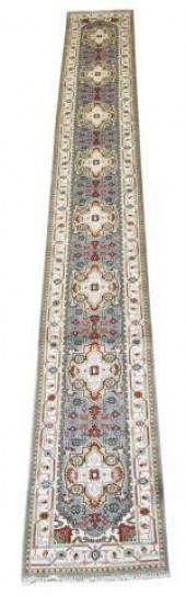 HAND-TIED PERSIAN SERAPI RUNNE